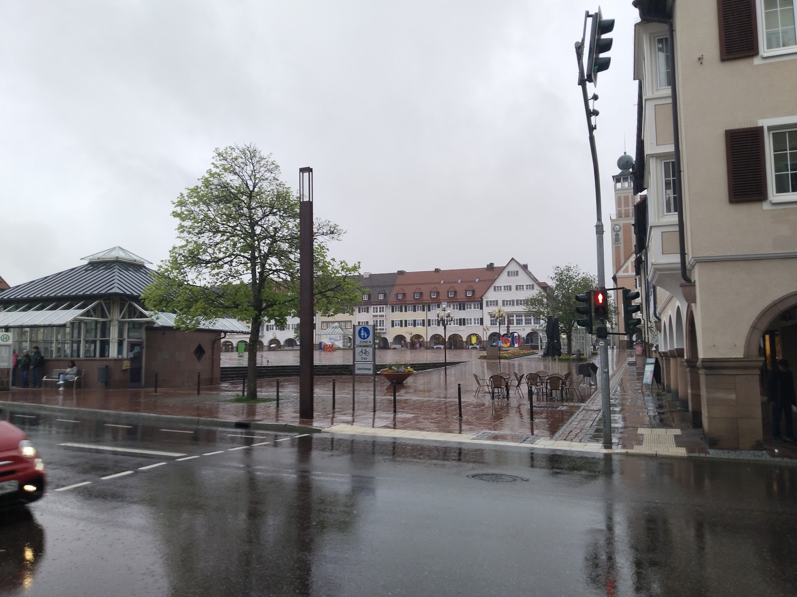 Der Marktplatz von Freudenstadt an einem regnerischen Tag